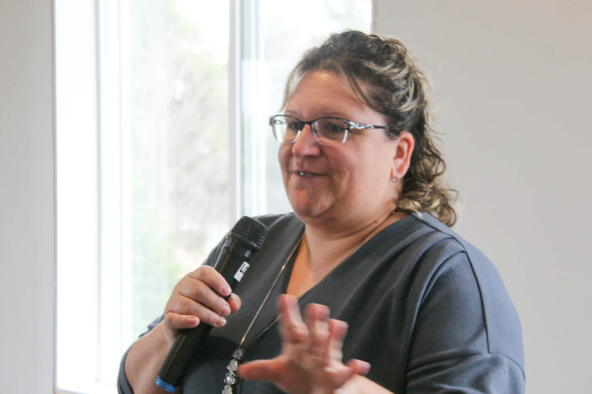 Nancy Galarneau créatrice d’opportunités animant une conférence et partageant son expertise en réseautage et développement d’opportunités pour entrepreneurs.