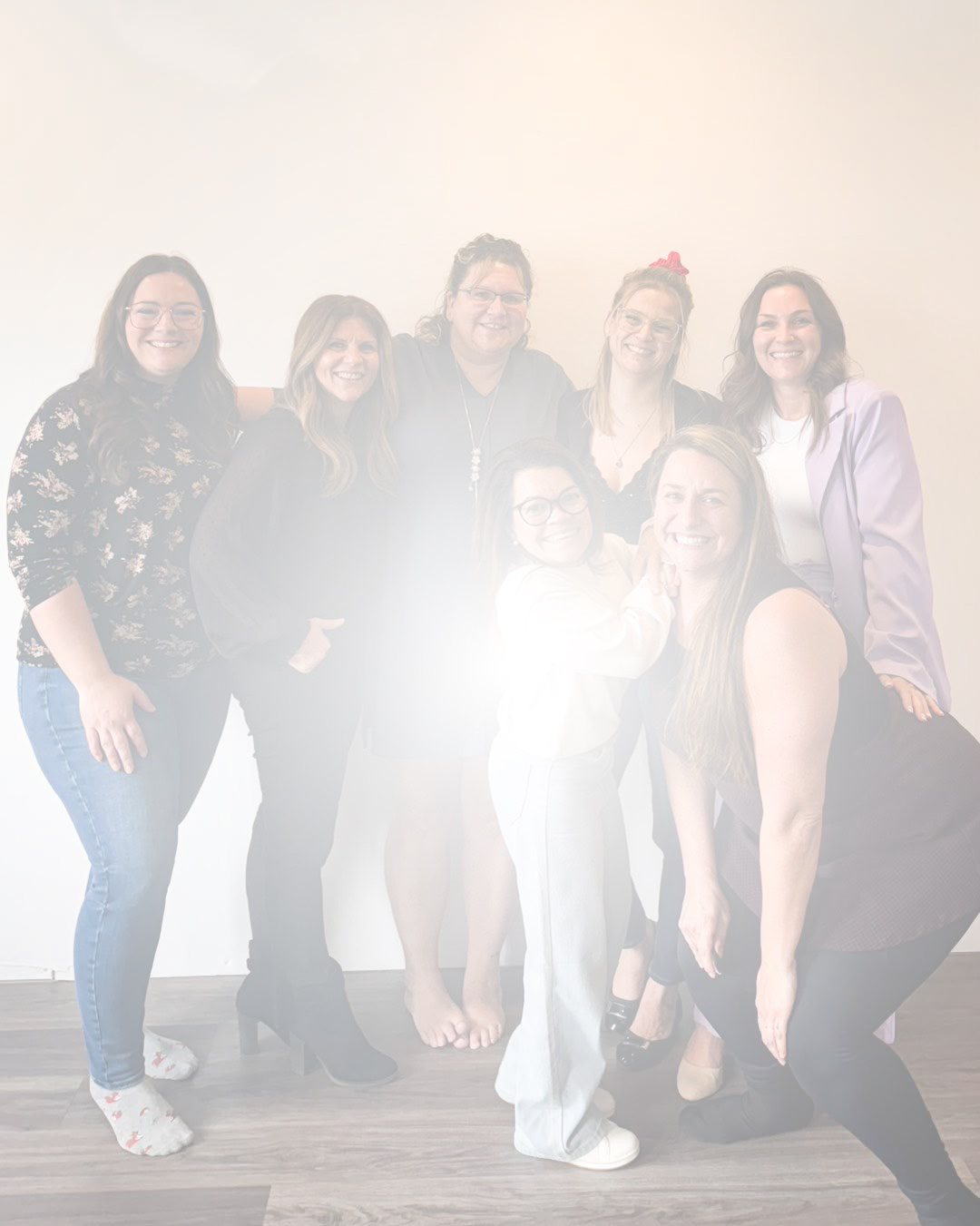 Nancy Galarneau entourée de femmes entrepreneures lors d’une rencontre de réseautage à Trois-Rivières, illustrant la création d’opportunités et de connexions professionnelles.